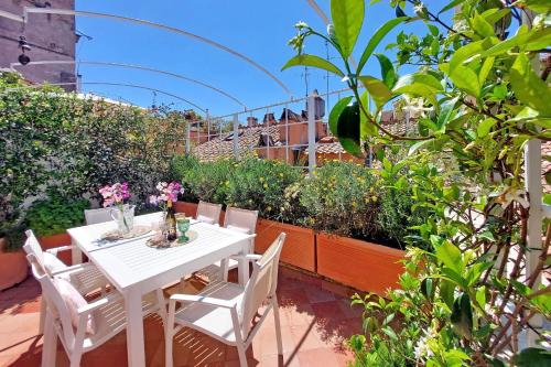 Magical Navona Duplex With Terrace - image 10