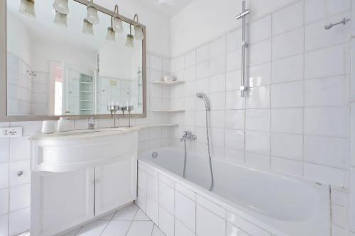 Magical Navona Duplex With Terrace - image 9