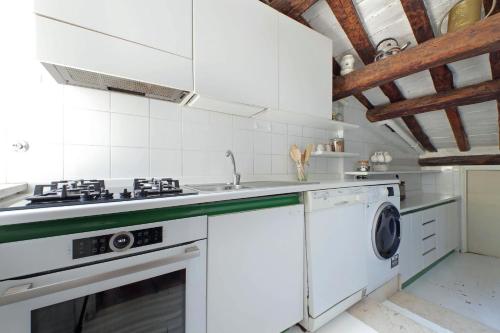 Magical Navona Duplex With Terrace - image 10