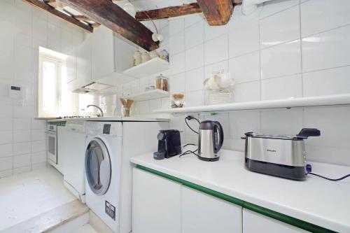 Magical Navona Duplex With Terrace - image 8