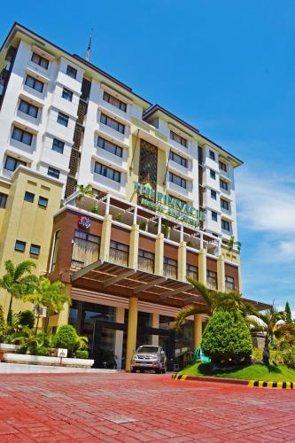 Unterkunft von außen, Pinnacle Hotel and Suites in Poblacion
