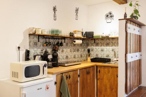 Iekārtas, Tulipános Kuckó az Őrségben (Tulipanos Kucko az Orsegben) in Viszák