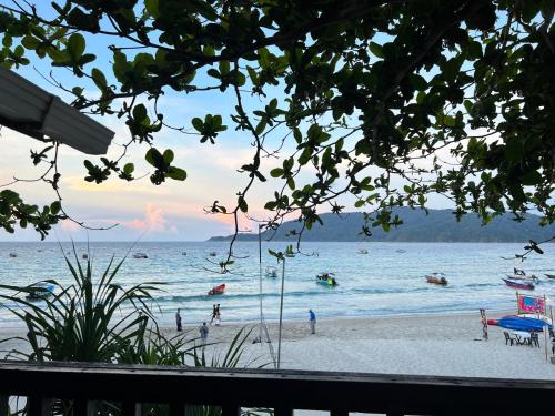 Strand, Ohlala Guesthouse in Perhentian-Inseln