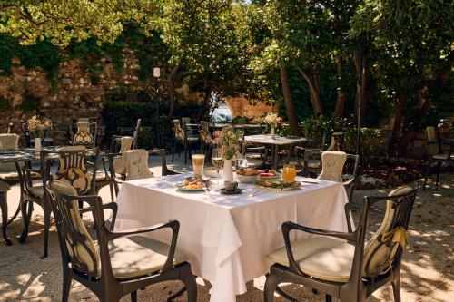 Arbiana Heritage Hotel - image 11