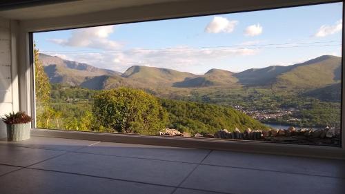 المنظر الخارجي, Fron Heulog Cottage in لانبرس