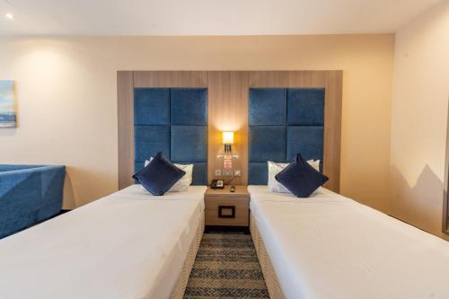 Twin Room with View image 3