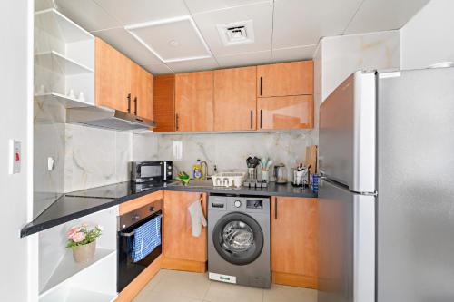 1BR Apartment minutes from Mall of the Emirates, Dubai (photo 3)