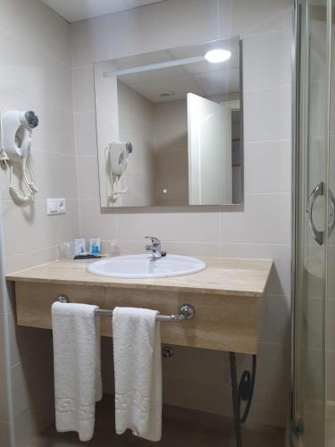 Double Room with Sea View image 10