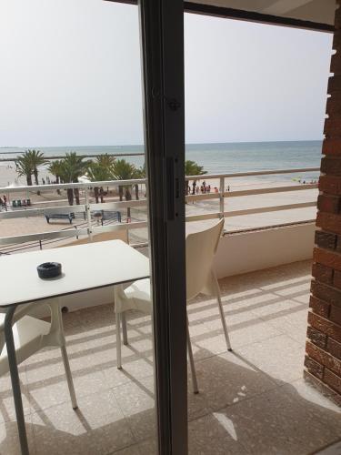 Double Room with Sea View image 7