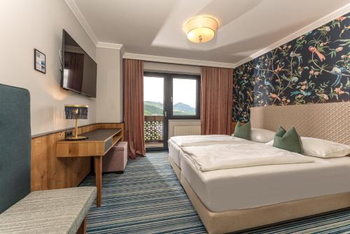 Superior Double Room with Balcony and mountain view  image 2