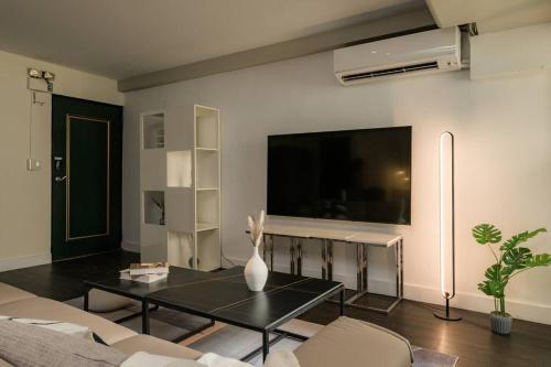 Philosopher's Oasis, 30sec to ZhongXiao Dunhua MRT 哲思淨地 忠孝敦化站步行30秒