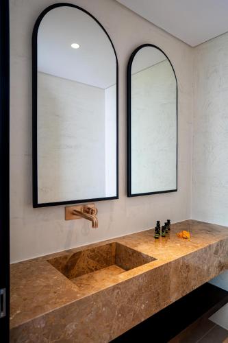 Muse οf Mykonos Muse οf Mykonos