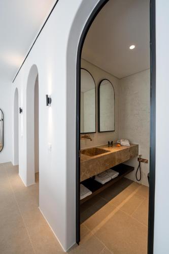 Muse οf Mykonos Muse οf Mykonos