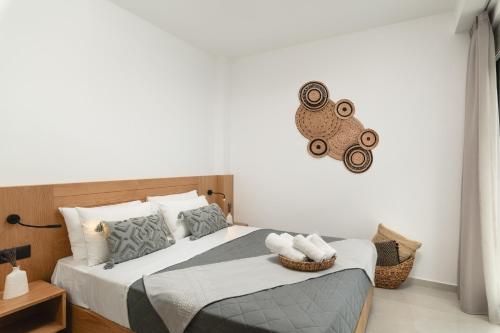 Classic One-Bedroom Apartment with King Bed image 2