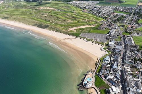 NEW - Large Portrush Townhouse, Portrush (fotografie 8)