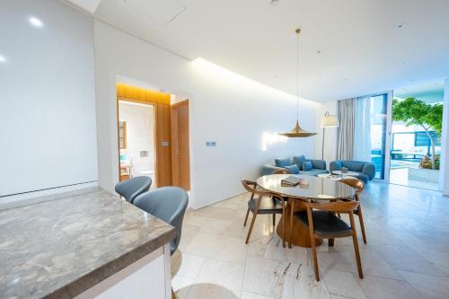568731014 FIVE Jumeirah Village