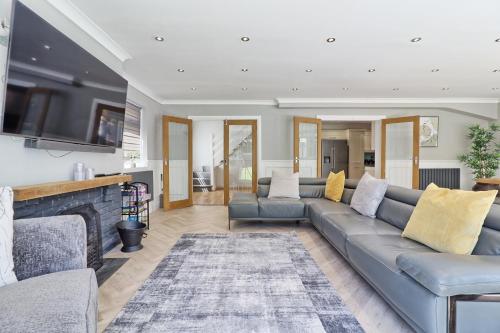 Modernised Luxury Family Home in Theydon Bois - image 14
