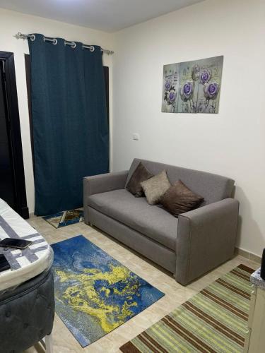 شالية مكيف للعائلات بقرية جراند هيلز الساحل الشمالي الاتصال قبل الحجز