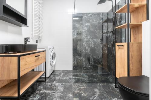 Ducha, Retro Milenium Park Apartment by BookingHost in Sosnowiec