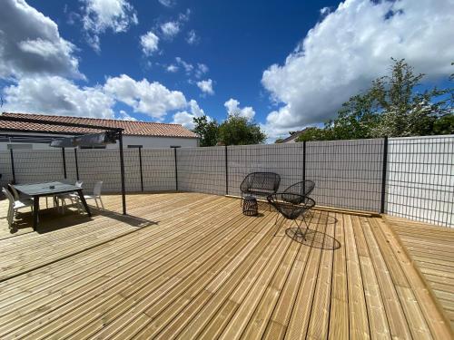 Belle maison de 140m2, proche centre ville in ชาลอง