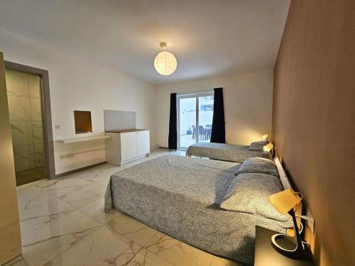 Sleeps 7 Spacious Apartment St Pauls Bay