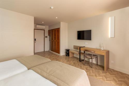 Premium Room with Sea View image 4