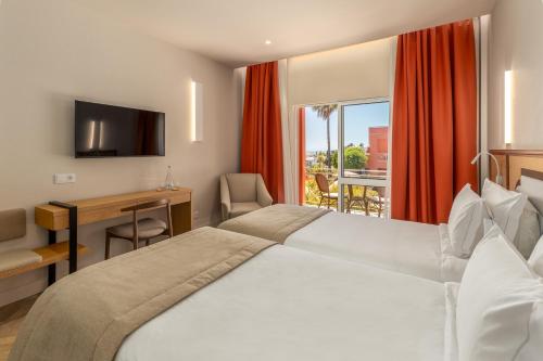 Twin Room with Sea View image 2