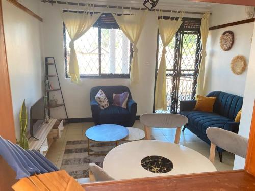 Uptown, cozy, affordable flat