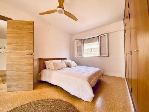 Studio Apartment with Balcony image 10