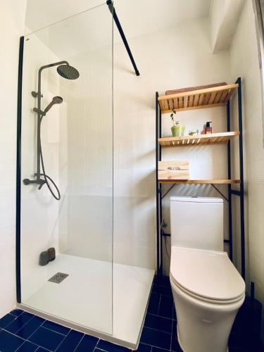 Studio Apartment with Balcony image 6
