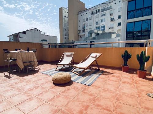Studio Apartment with Balcony image 4