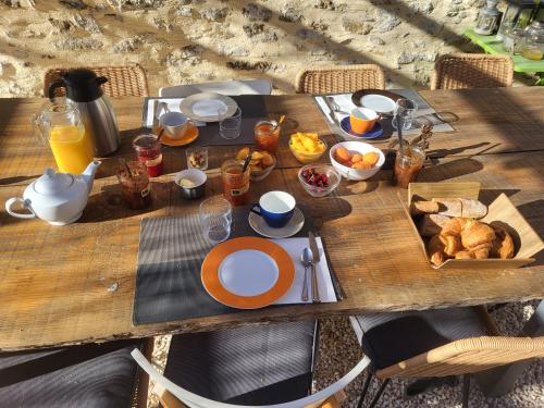 Food and beverages, Bastide de la madeleine in Pougnadoresse