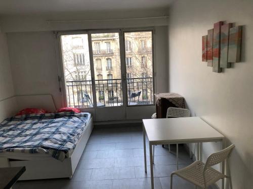 Beautiful studio next to metro, Parigi