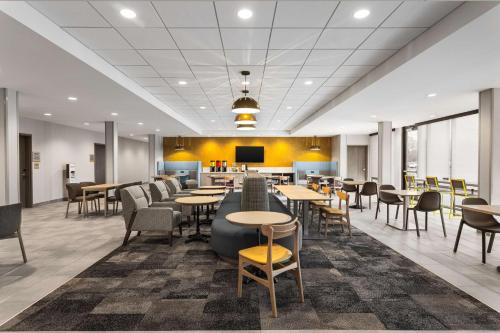 Home2 Suites by Hilton Indianapolis North at Intech Park - image 2
