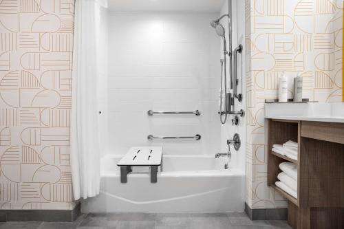 Home2 Suites by Hilton Indianapolis North at Intech Park - image 13