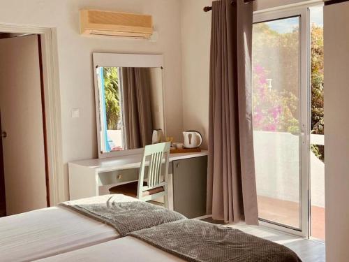 3 twin beds