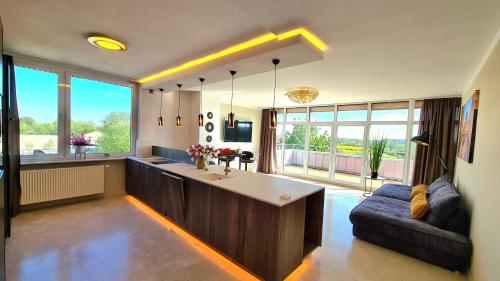 Deluxe Appartment mit Marmorböden und Gold-Design El Dorado in Schwarzenbek, Deutschland