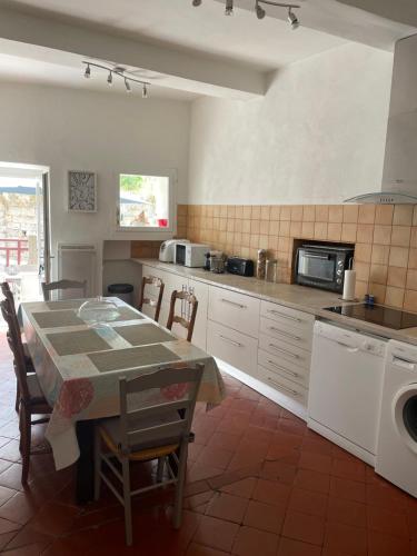 Kitchen, Maison de caractere renovee Coggia in Coggia