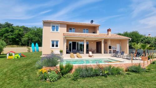 Villa Mira, Pula