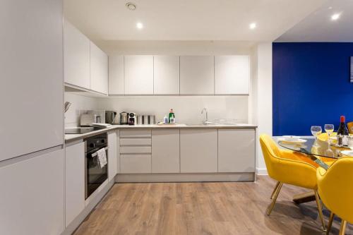 Modern 1 Bedroom Apartment in Manchester City Centre - image 2