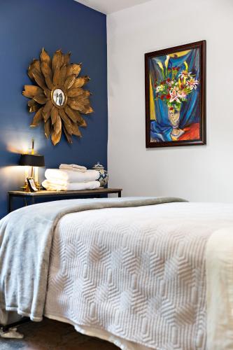 Charming Family Home Sleeps 8 near DC, Historic Old Town VA, & National Harbor in Alexandria, USA