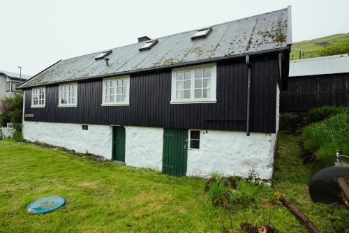 Calm & Cozy / Scenic Village / Nature in Hósvík