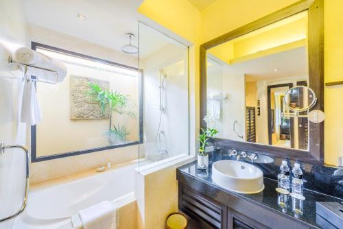 room detail thumbnail 2