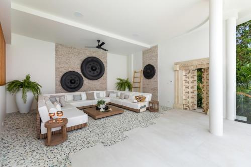 SKYLINE 9 - Spacious & Stylish LUXURY PANORAMIC SEAVIEW Villa with OUTDOOR Living & Kitchen, OUTDOOR CINEMA, PRIVATE GYM, SALT WATER POOL with JACUZZI in Plai Laem, Ko Samui (fotografie 9)