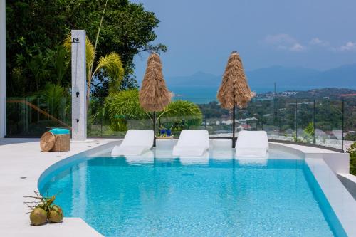 SKYLINE 9 - Spacious & Stylish LUXURY PANORAMIC SEAVIEW Villa with OUTDOOR Living & Kitchen, OUTDOOR CINEMA, PRIVATE GYM, SALT WATER POOL with JACUZZI in Plai Laem, Ko Samui (fotografie 10)