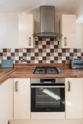 Kitchen, Three Bedroom Detached Home with Parking, Dog friendly, Quiet location, Short Drive to Beach! in Queen's Park