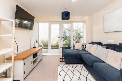 Three Bedroom Detached Home with Parking, Dog friendly, Quiet location, Short Drive to Beach! in Queen's Park