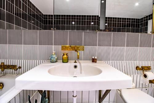 Spacious 2-Bedroom Apartment in Piccadilly 6100P, Londýn (fotografie 8)