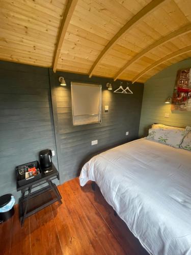 Jackdaws Shepherds Hut Sibford Gower in Svalklifa