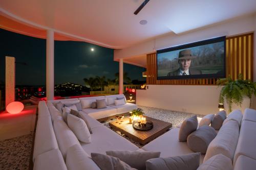 SKYLINE 9 - Spacious & Stylish LUXURY PANORAMIC SEAVIEW Villa with OUTDOOR Living & Kitchen, OUTDOOR CINEMA, PRIVATE GYM, SALT WATER POOL with JACUZZI in Plai Laem, Ko Samui (fotografie 6)